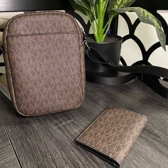 Michael Kors Crossbody Bag  With Card Wallet- Brown Monogram - Picture 4 of 4